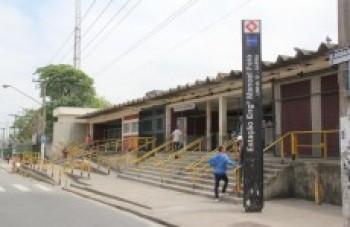 Reforma de três estações