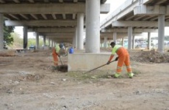 Espaço embaixo do Rodoanel recebe serviço de manutenção