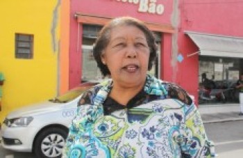 Pedestres criticam a Prefeitura