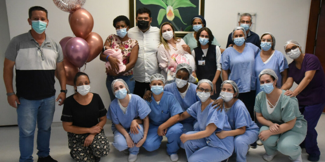 Menor bebê prematuro nascido na Santa Casa recebe alta