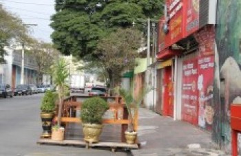 Sem regulamentação, parklets continuam a surgir em Suzano