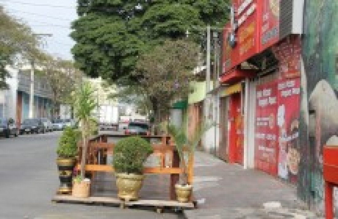 Sem regulamentação, parklets continuam a surgir em Suzano