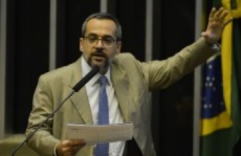 MP pede explicação sobreviagem de ex-ministro