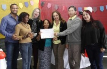 Mamoru faz entrega de kits do programa São Paulo Solidário