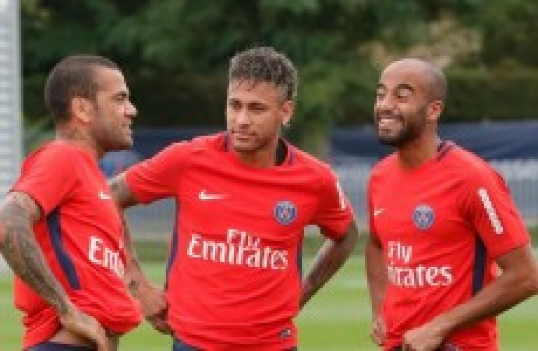 Neymar se apresenta ao Paris Saint-Germain