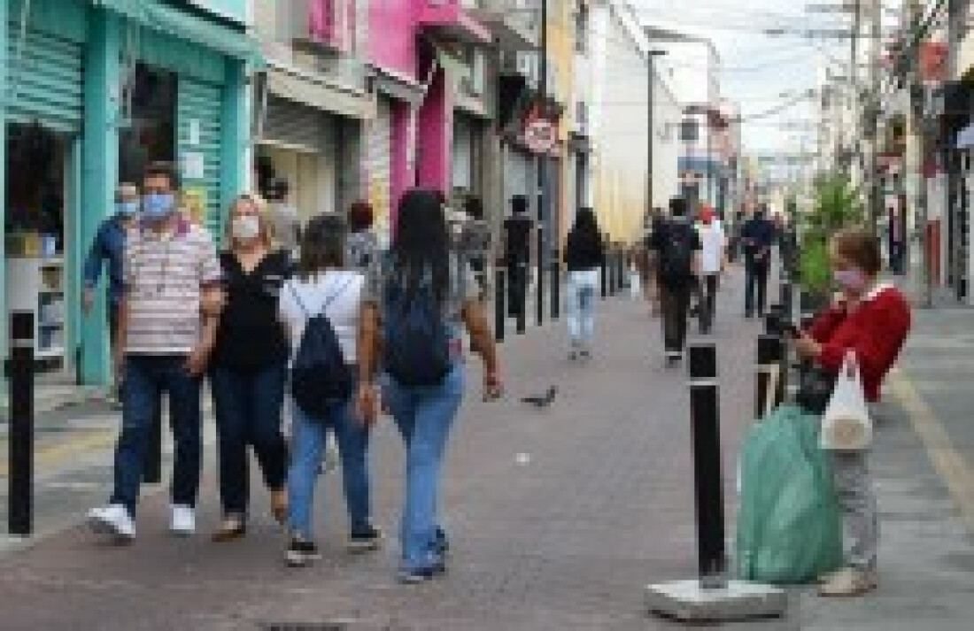 Após retomada, falta de espaço entre pessoas é maior problema