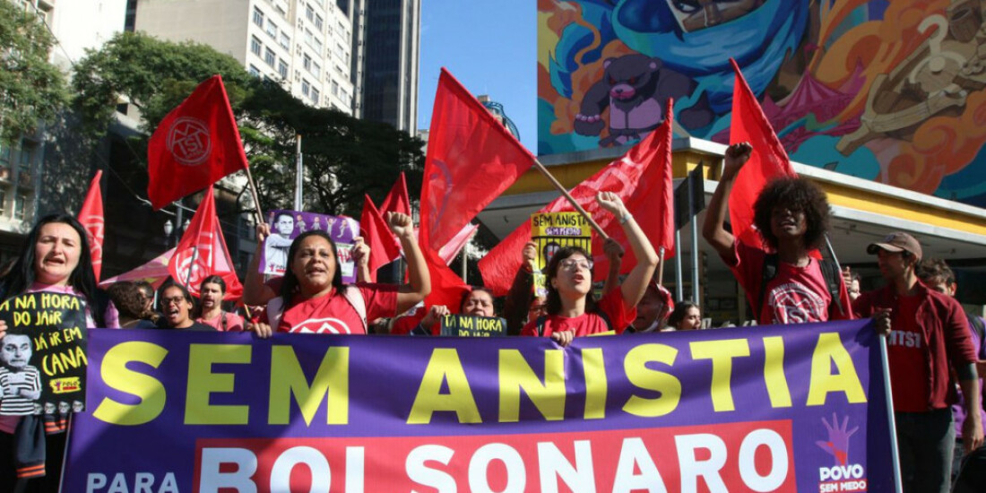 Movimentos sociais fazem atos para lembrar julgamento de Bolsonaro