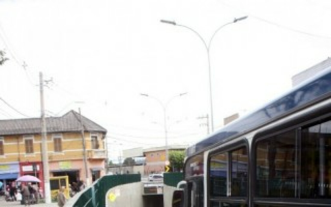 Carro quebra e para túnel da Sacadura Cabral
