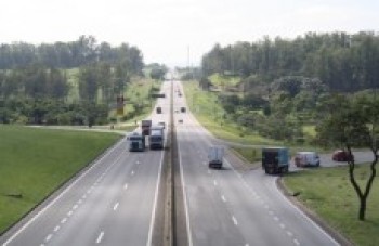 Motoristas já encontram tarifa mais cara na Dutra