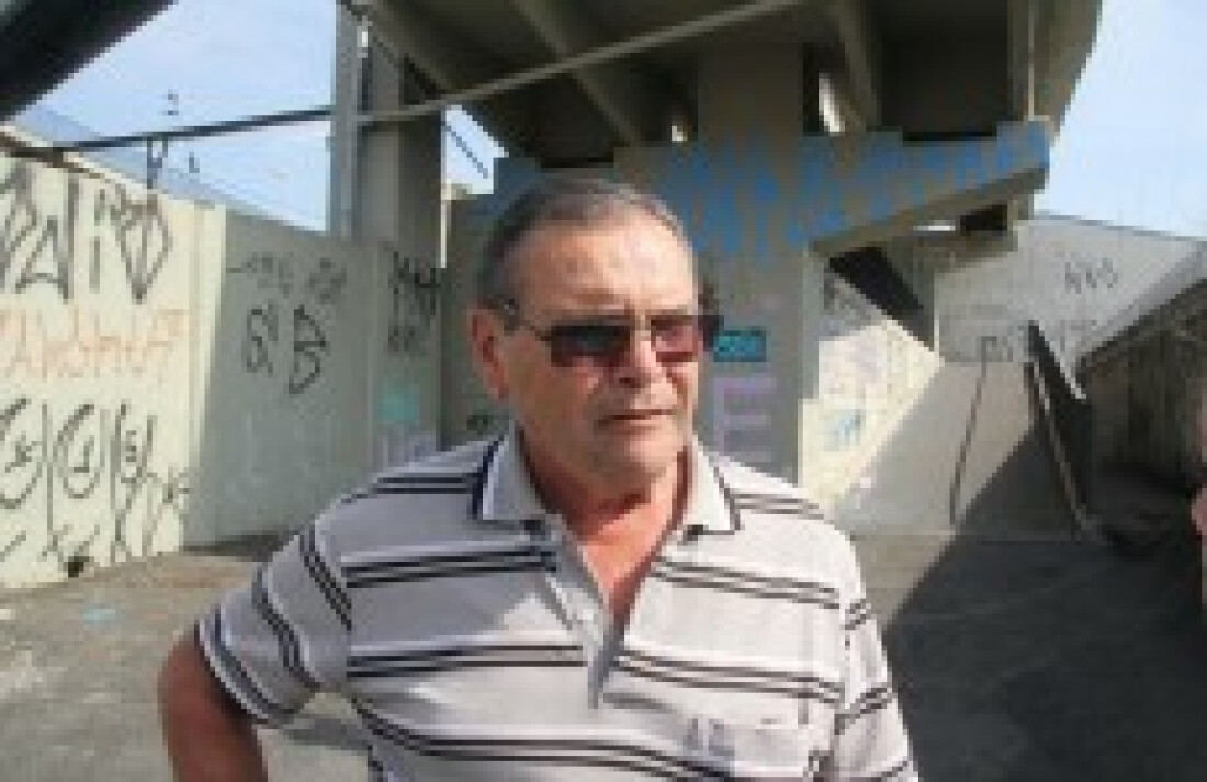 Passarela traz insegurança a pedestres