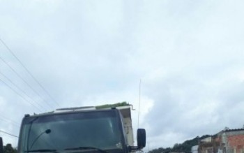 caminhões são apreendidos em Suzano: