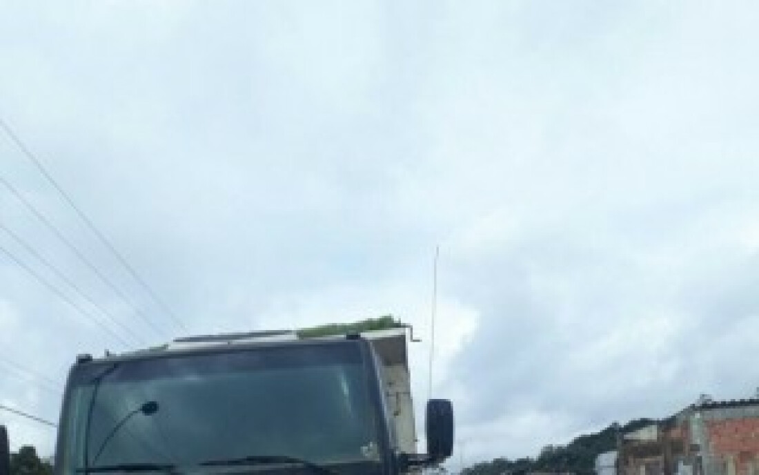 caminhões são apreendidos em Suzano: