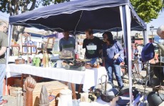 Feira de Antiguidades ocupa o centro hoje