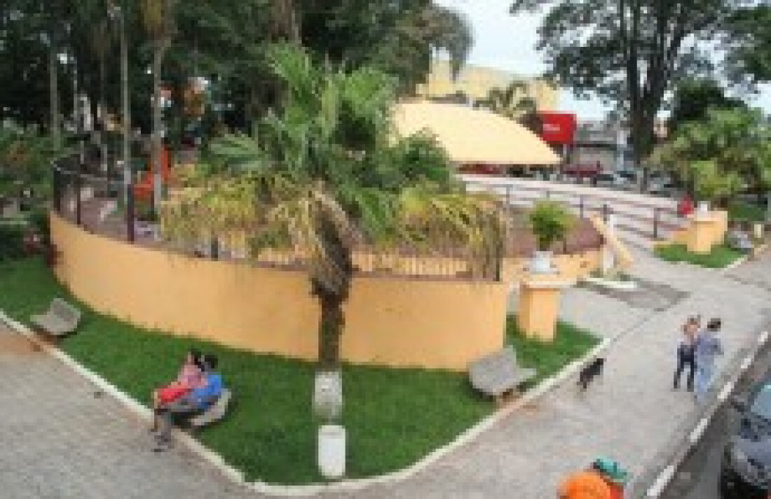 Reforma da praça Padre João Álvares é retomada em Itaquá