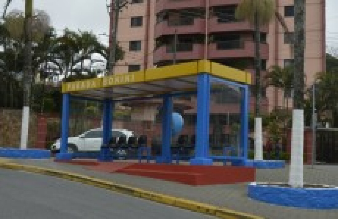 Pontos de ônibus são revitalizados em Poá:
