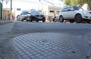 Serviço para tapar buracos é questionado pela população