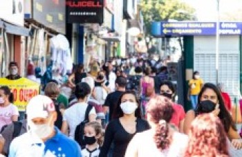 Shoppings podem reabrir 4 horas por dia na capital