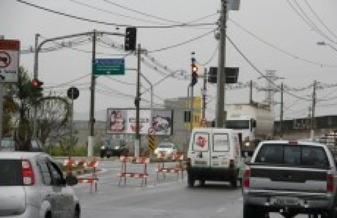 Acesso à av. Anchieta é interditado