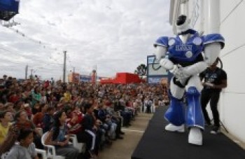 Turnê do Robô Havan passa por Itaquá e Mogi: