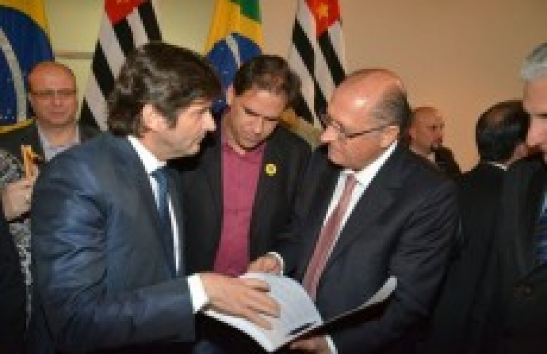 Abaixo-assinado de Poá é entregue para governador