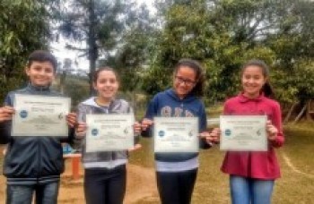 Alunos recebem honra ao mérito da NASA