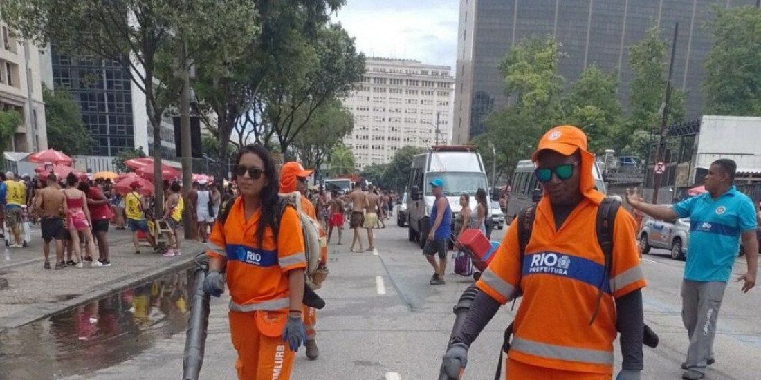 Mais de 66 toneladas de lixo foram recolhidas do Sambódromo no Rio