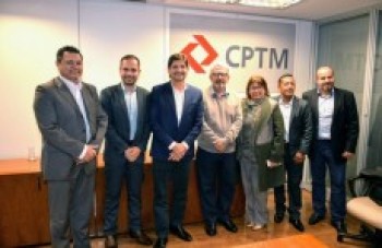 André do Prado e vereadores pedem reforma das estações