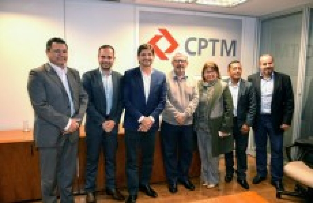 André do Prado e vereadores pedem reforma das estações