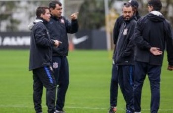 Sem perder há cinco meses, Corinthians encara o Vitória
