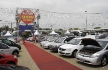 Escritórios e lojas de carros estão liberados