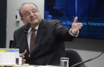 Ex-líder de Lula e Dilma é preso