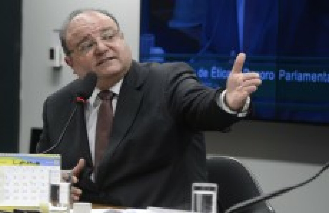 Ex-líder de Lula e Dilma é preso