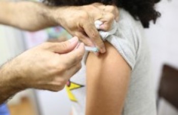 Saúde amplia público-alvo de vacina de HPV para adultos de até 26 anos