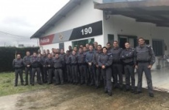 cadetes visitam base da PM em Pindorama: