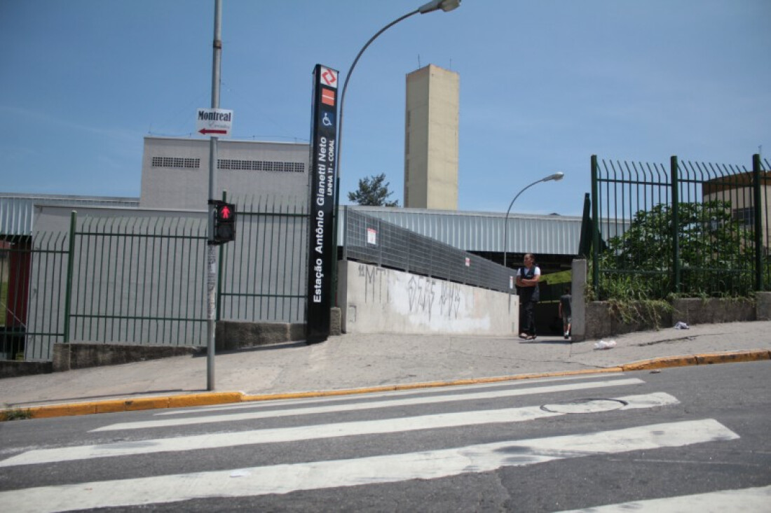 Homem atira em casal na estação Gianetti