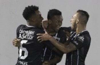 Corinthians vence é já ouve primeiros gritos de campeão
