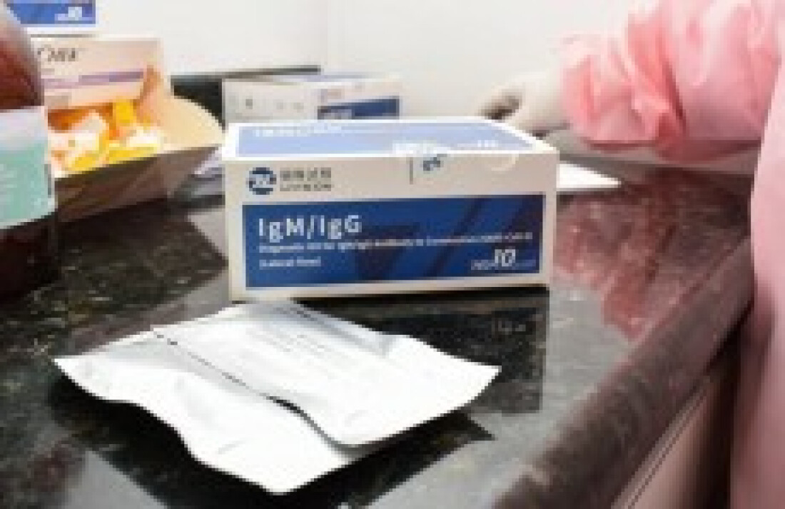 Farmácia oferece teste rápido, mas laboratórios questionam