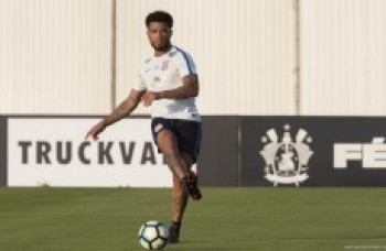 Líder Corinthians pega o lanterna Atlético-GO