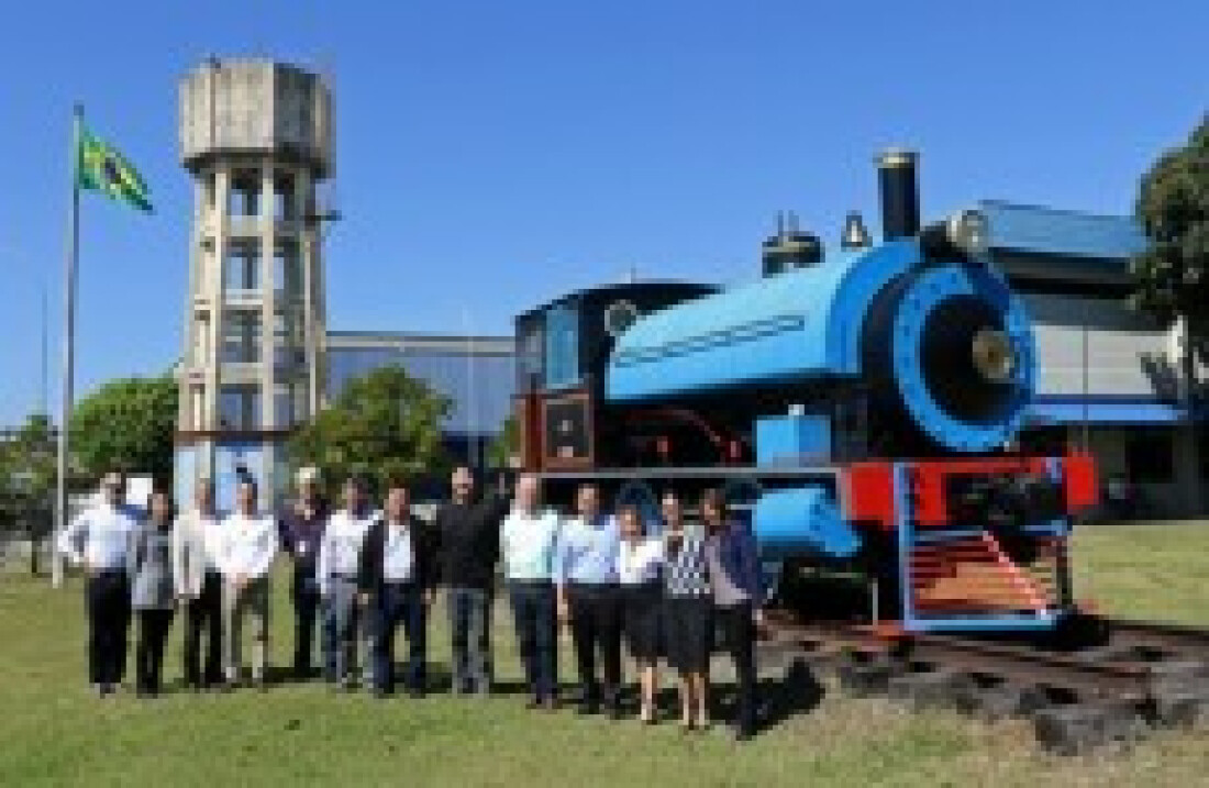 Marcus Melo visita a empresa Prada