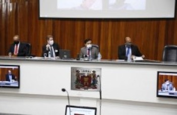 Câmara faz críticas ao governador