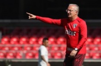 Palmeiras e São Paulo duelam pelo Brasileirão