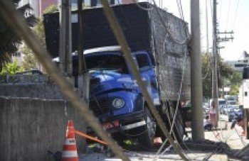 Acidente complica trânsito em César