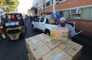 Mogi entrega 5,5 mil kits de alimentação a famílias