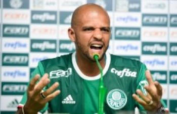 Willian quer retorno do volante Felipe Melo
