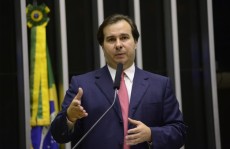 Congresso discute adiar eleição para fim do ano