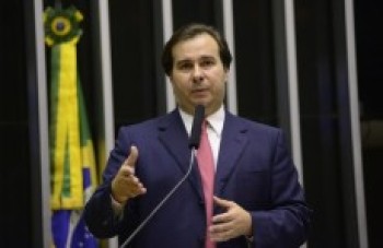 Congresso discute adiar eleição para fim do ano