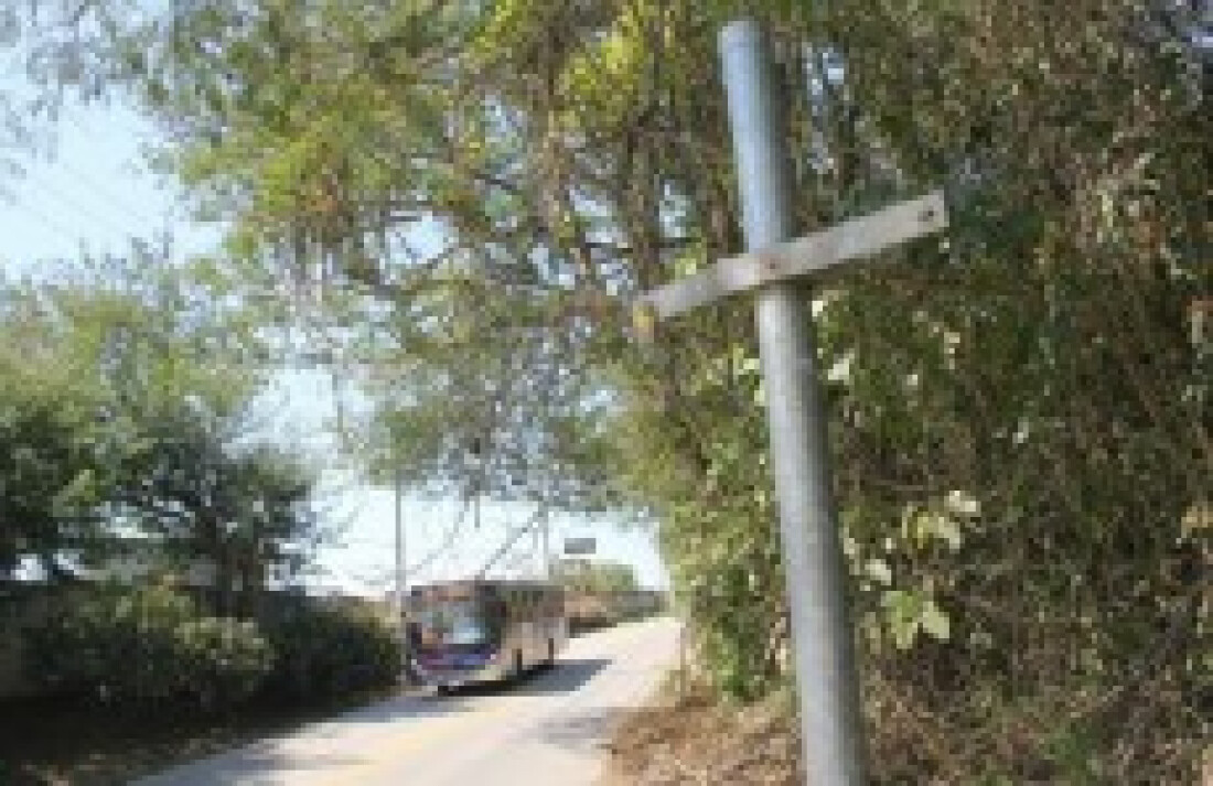 Moradores pedem sinalização e radar na estrada do Taboão