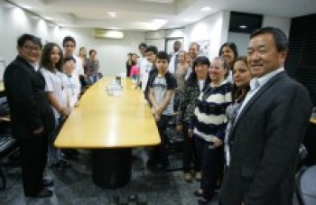 Tokuzumi recebe alunos vencedores da Olimpíada de Matemática: