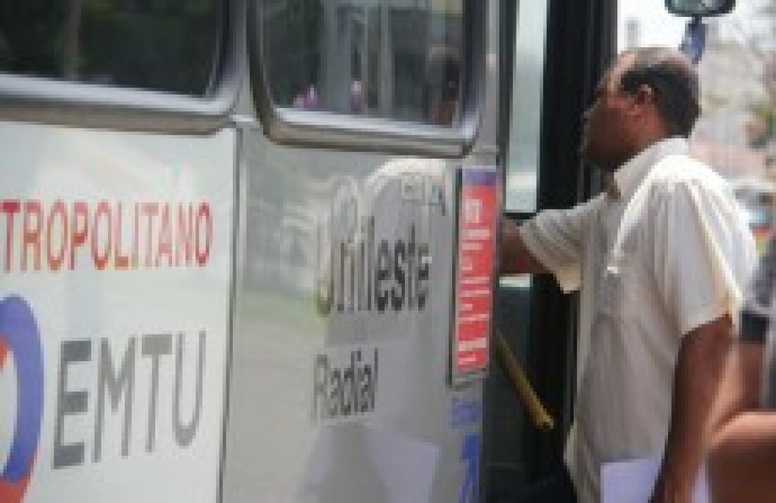 Passageiros de Poá entregam abaixo-assinado com críticas