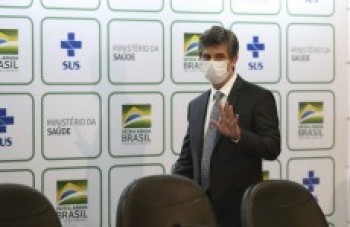 Teich se demite da Saúde e expõe governo em crise